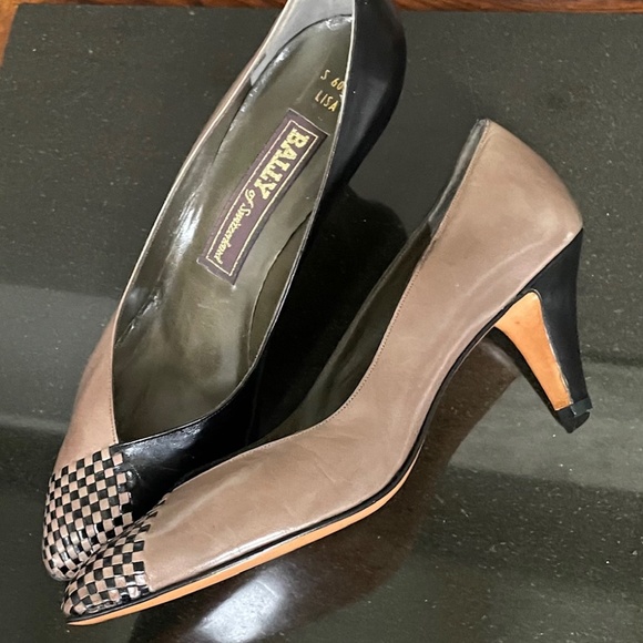 Bally of Switzerland Vintage Leather Pumps  Made in Italy.  8.5 - Picture 10 of 10